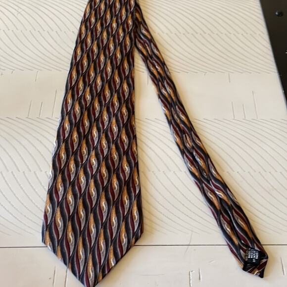 Designer Silk Tie by Oscar de la Renta Timeless Style & Texture - Picture 6 of 7